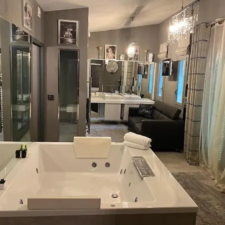 Villa Vue Avec Piscine *