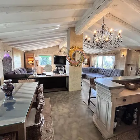 Villa Vue Avec Piscine *